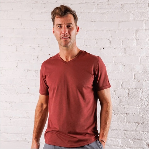 Myles Men’s Everyday Tee with V-Neck in Crimson Size Medium - Picture 2 of 8